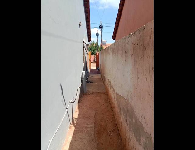 2 BEDROOM HOUSE FOR SALE IN LUFHERENG